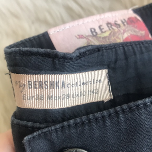 Bershka cherry shorts 6 - Picture 4 of 4